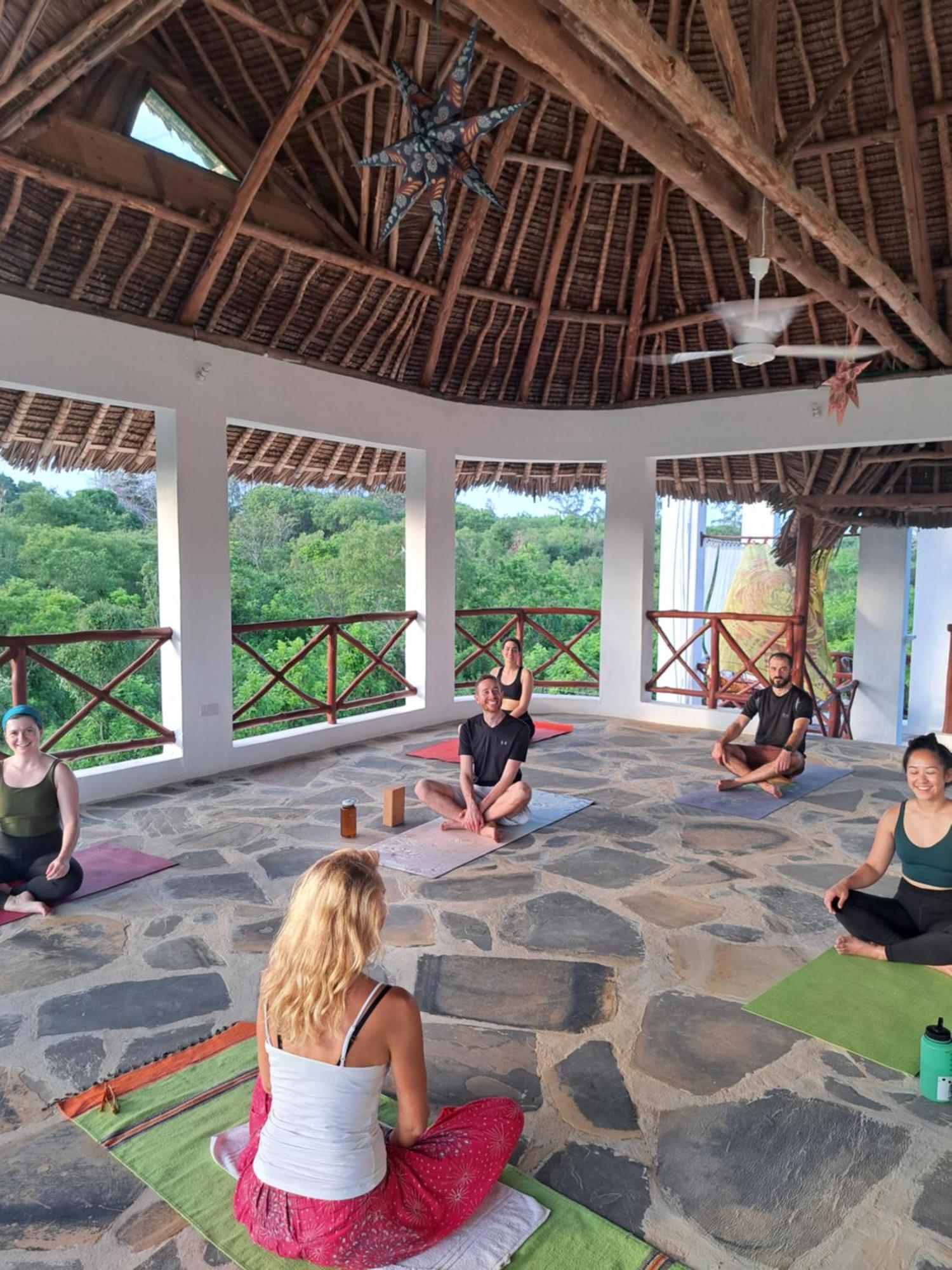 우쿤다 Diani Yoga Barn B&B 외부 사진
