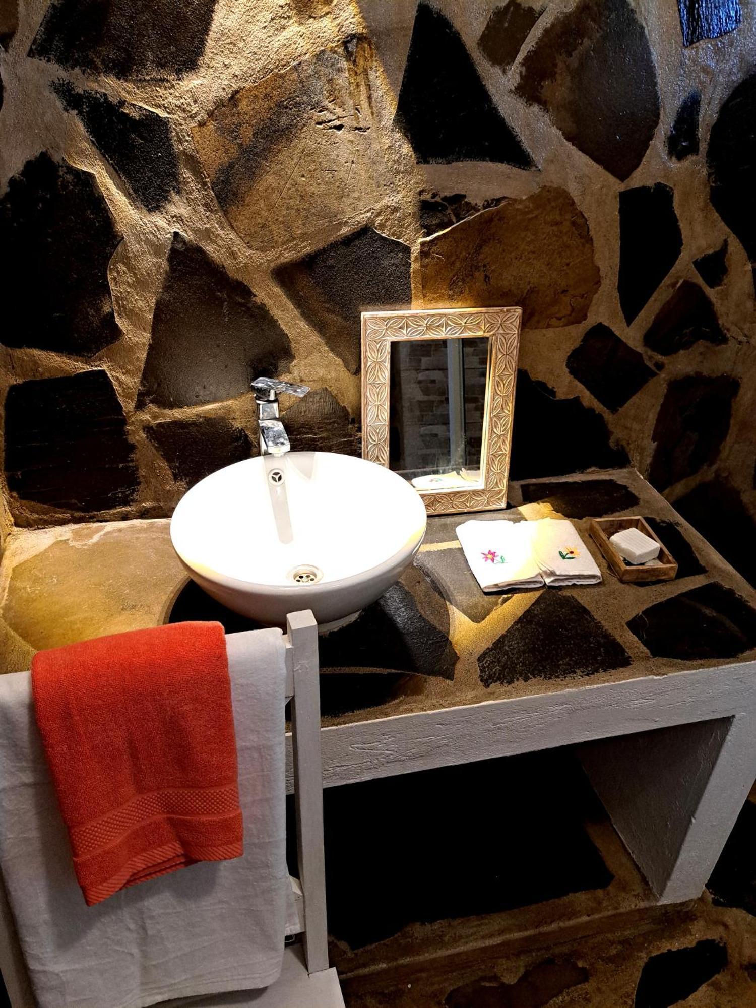 우쿤다 Diani Yoga Barn B&B 외부 사진